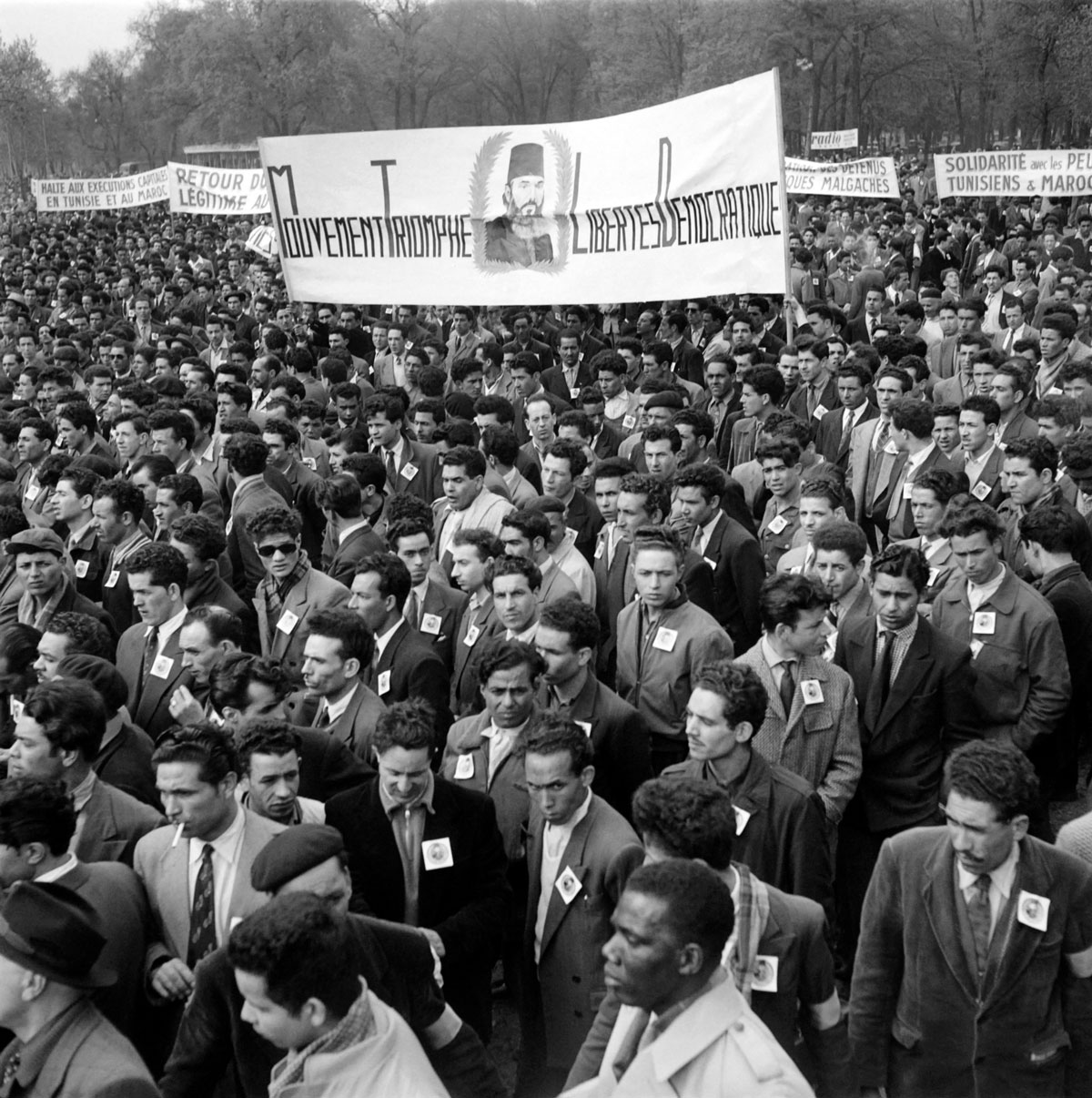 Les militants du MTLD lors de la manifestation du 1er mai 1954, à Paris.